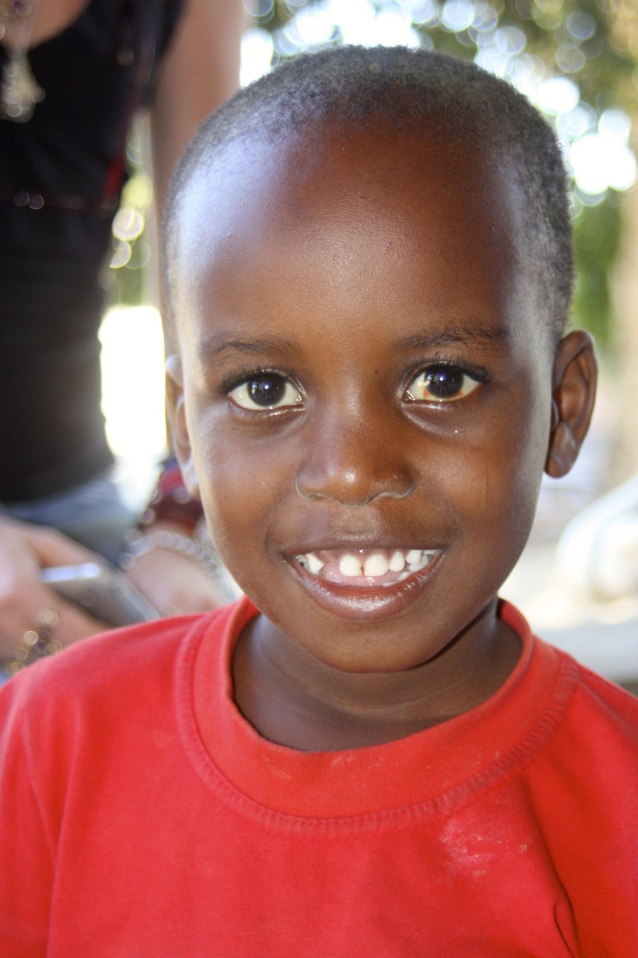 A smiling child at an OwosTanzania humanitarian outreach in Tanzania